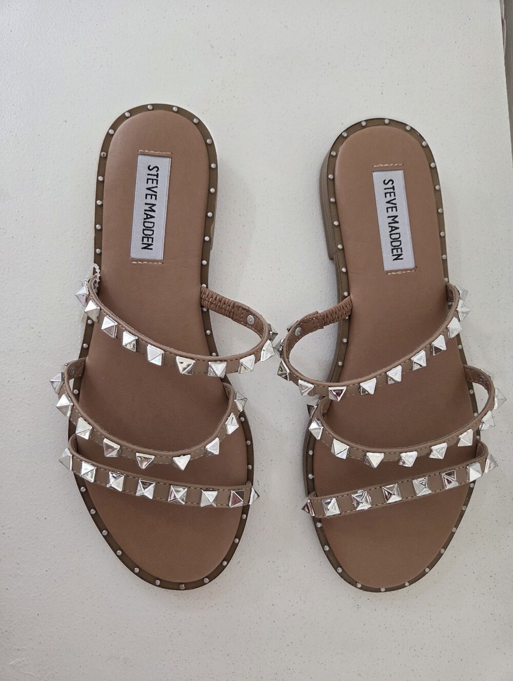 Steve Madden Skyler Tan Pyramid-Stud Triple-Strap Slide Sandals Size 6